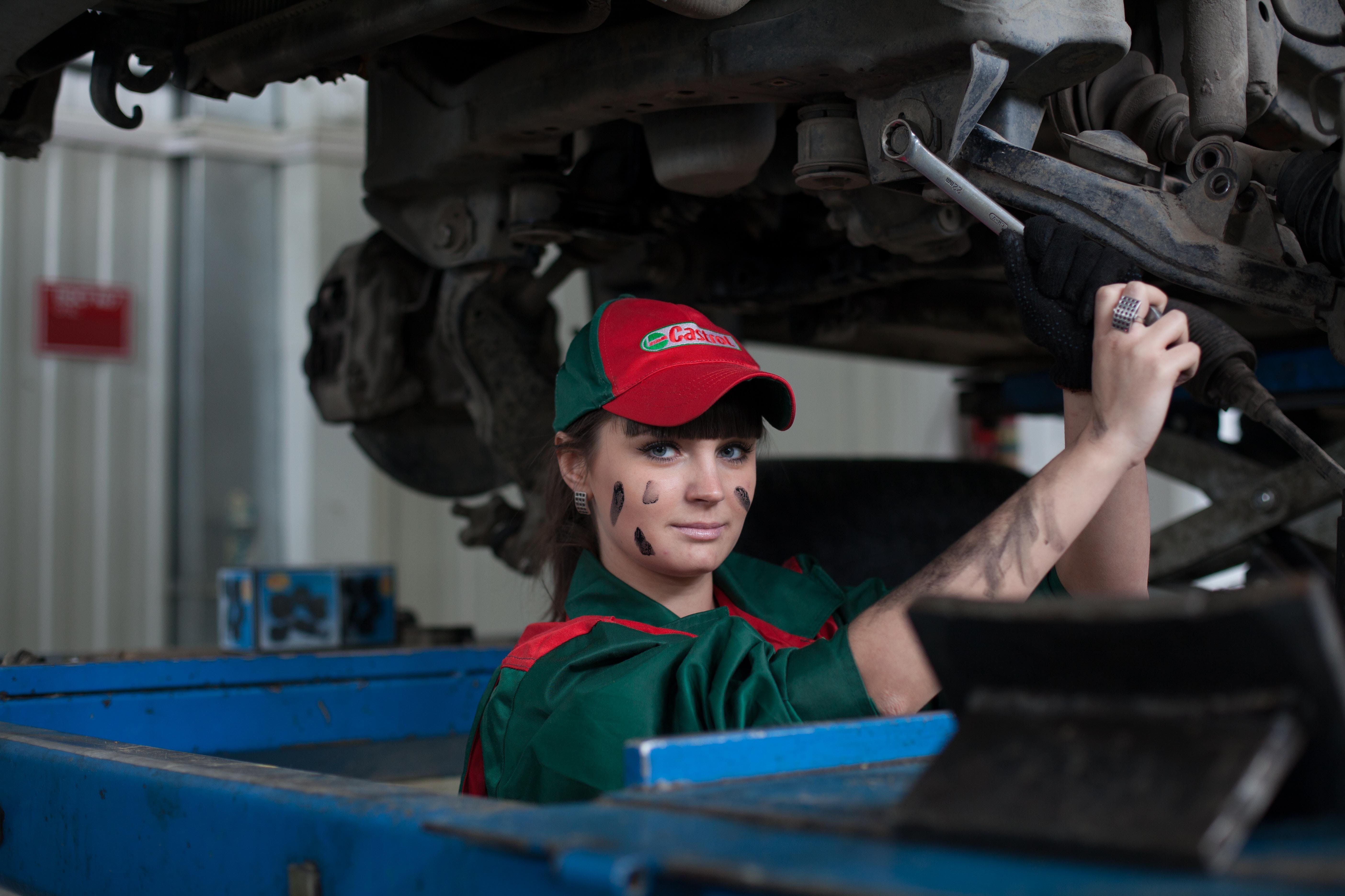 essential-vehicle-maintenance-brisbane-driving-school-guide