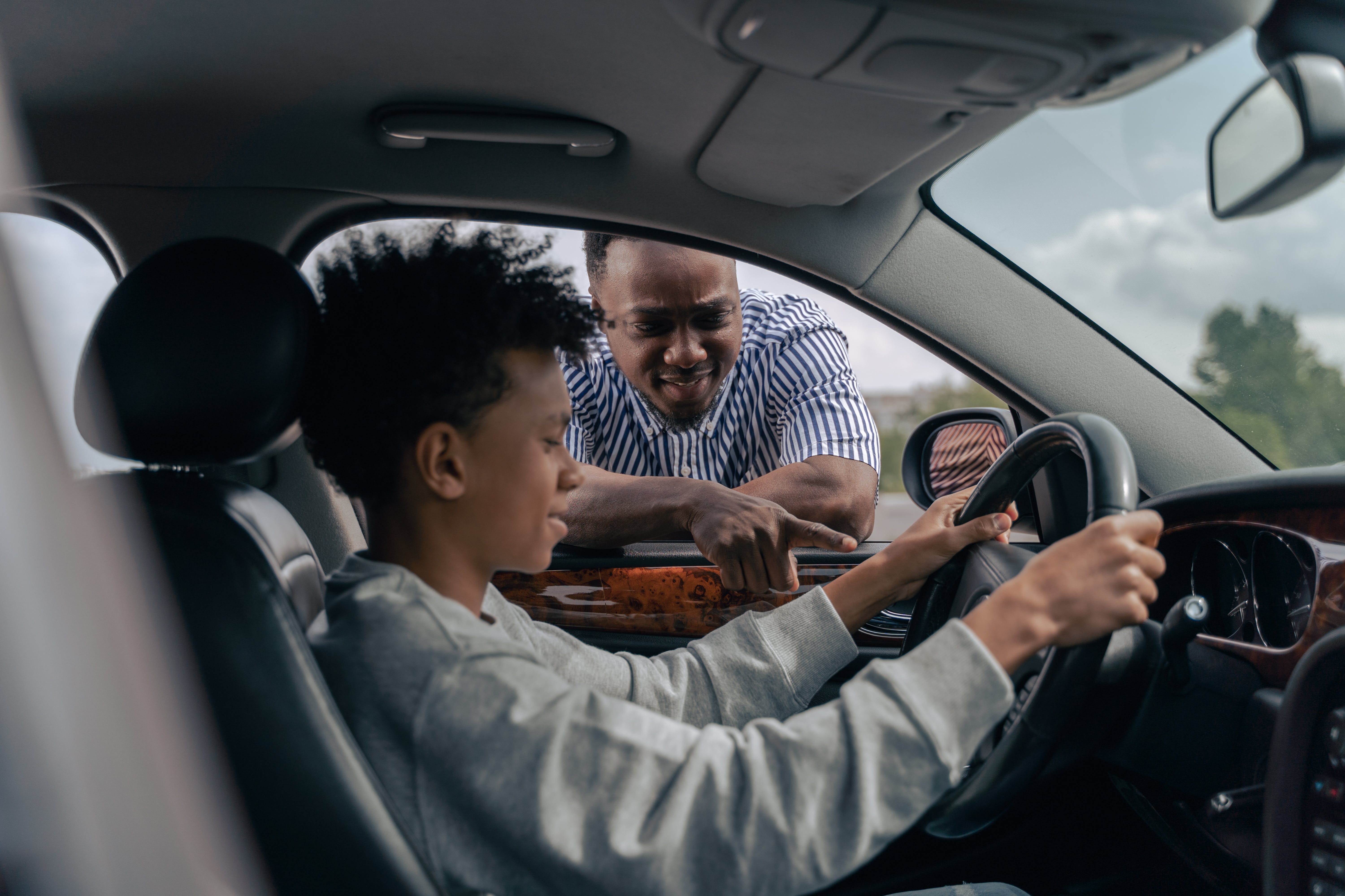 Drive Safely, Drive Smart: Tips for Picking the Right Driving School for Your Teenager
