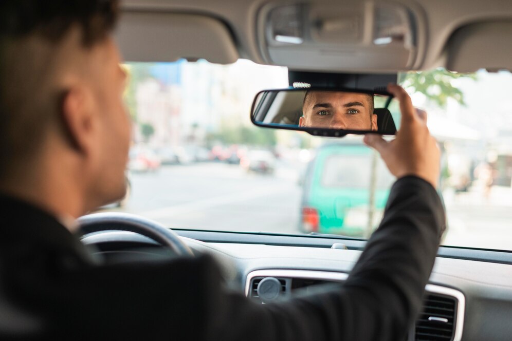  Maximizing Mirror Use: Techniques for Learner Drivers to Stay Aware of Surroundings