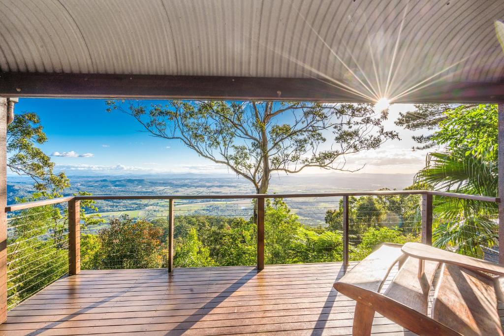 Dining with a View: Restaurants Along Scenic Drives in Queensland